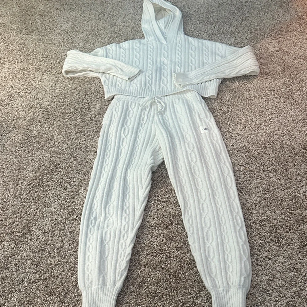 ALO Yoga Winter Bliss Hoodie & Pants Set Ivory - Picture 2 of 15